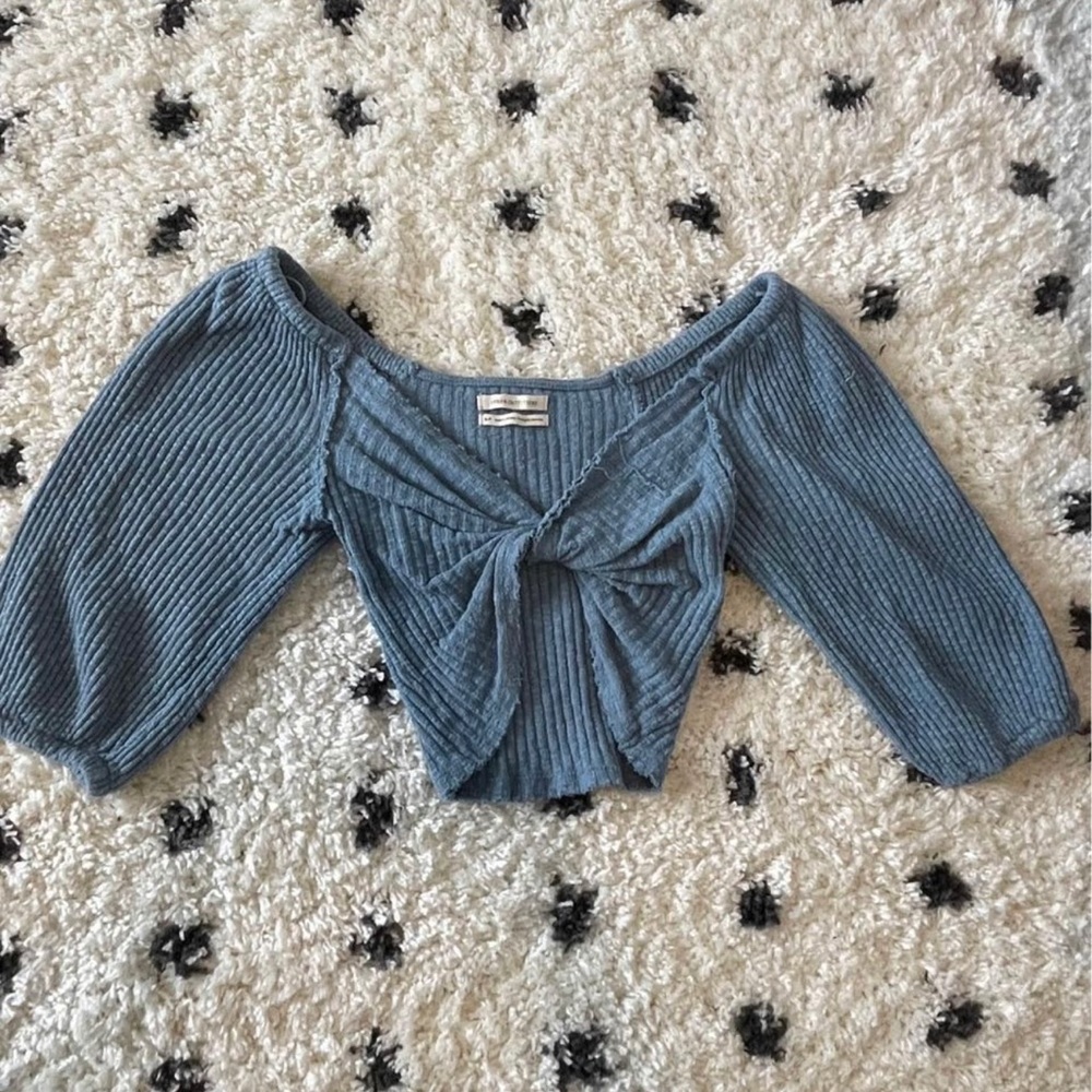 Urban Outfitters Twist Front Baby Blue Knit Puff Sleeve Crop Top, size small